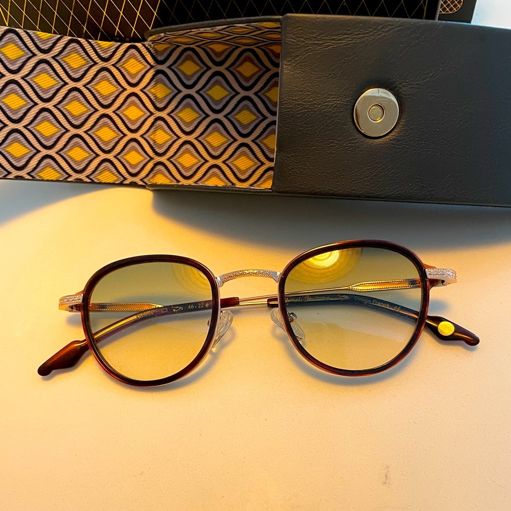 Vintage style sunglasses